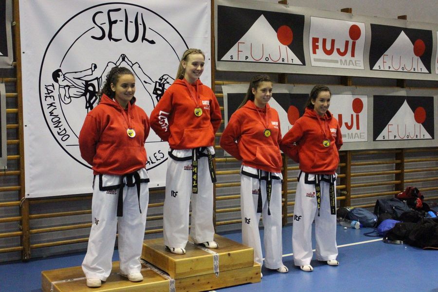 22-11-14 Entrega Medallas May (2).jpg